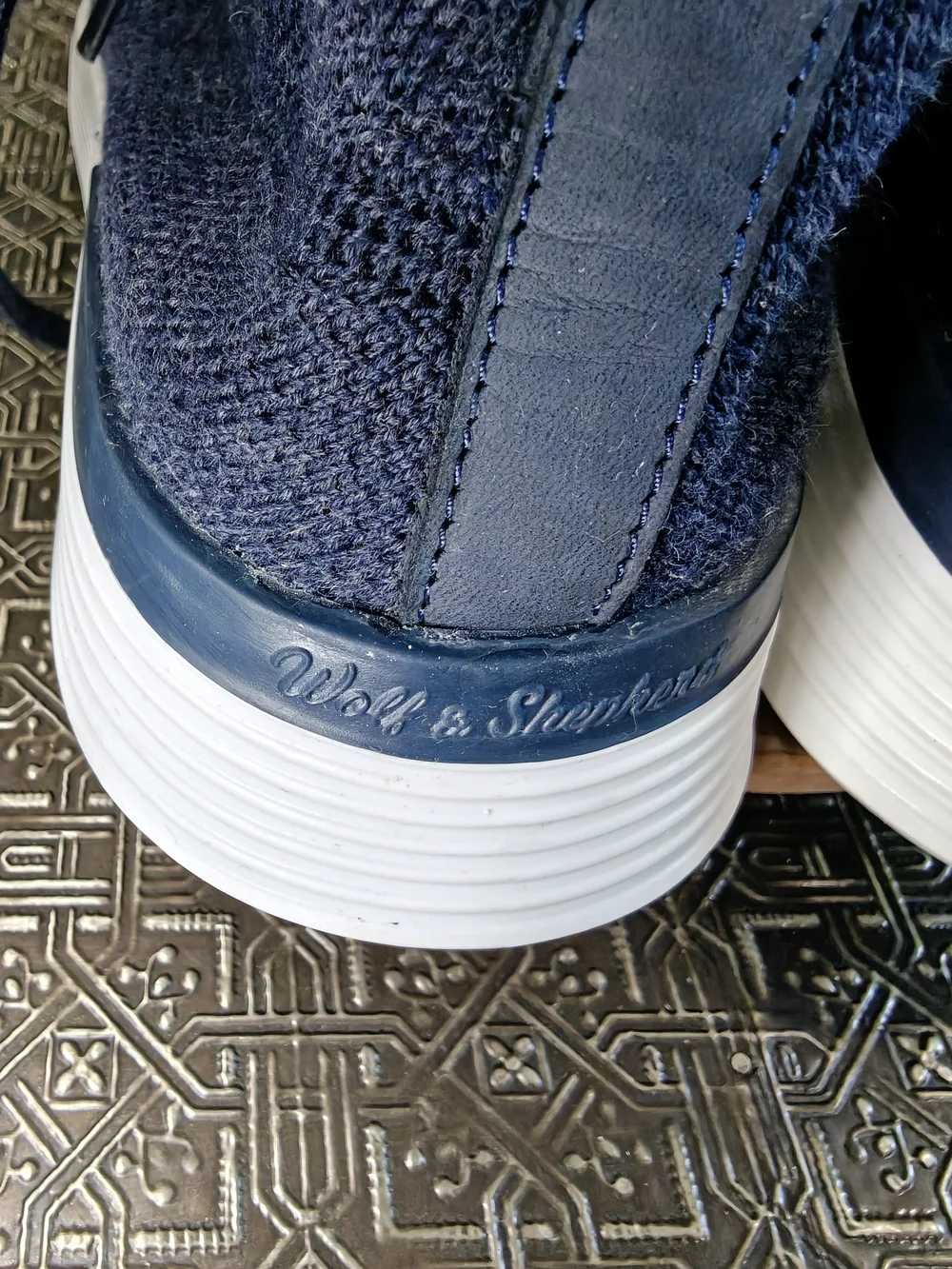 Wolf & Shepherd SupremeKnit Trainer in Navy/White Size 7